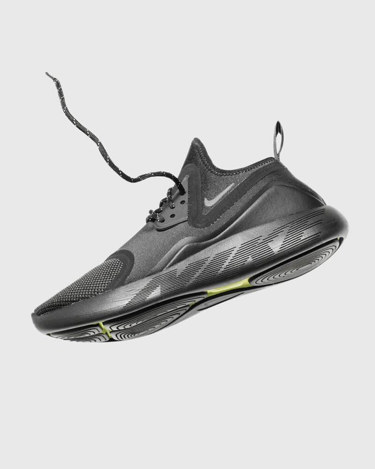 Load image into Gallery viewer, Shoe with Rolling Towel
